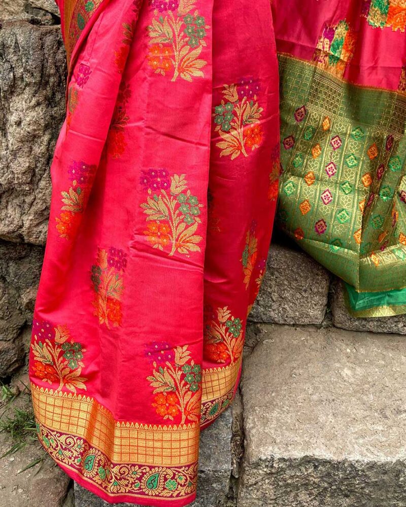 Pink silk sari with floral zari pattern - Feelzz.com