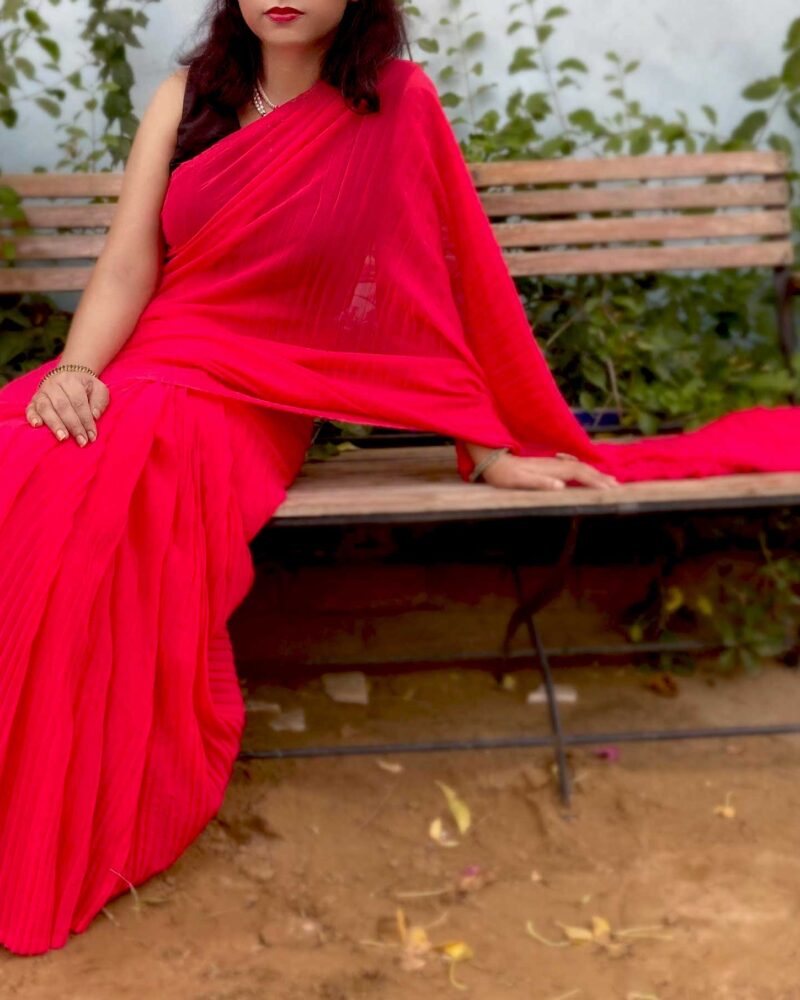 Pinkish red crushed georgette saree - Shop sarees at Feelzz.com